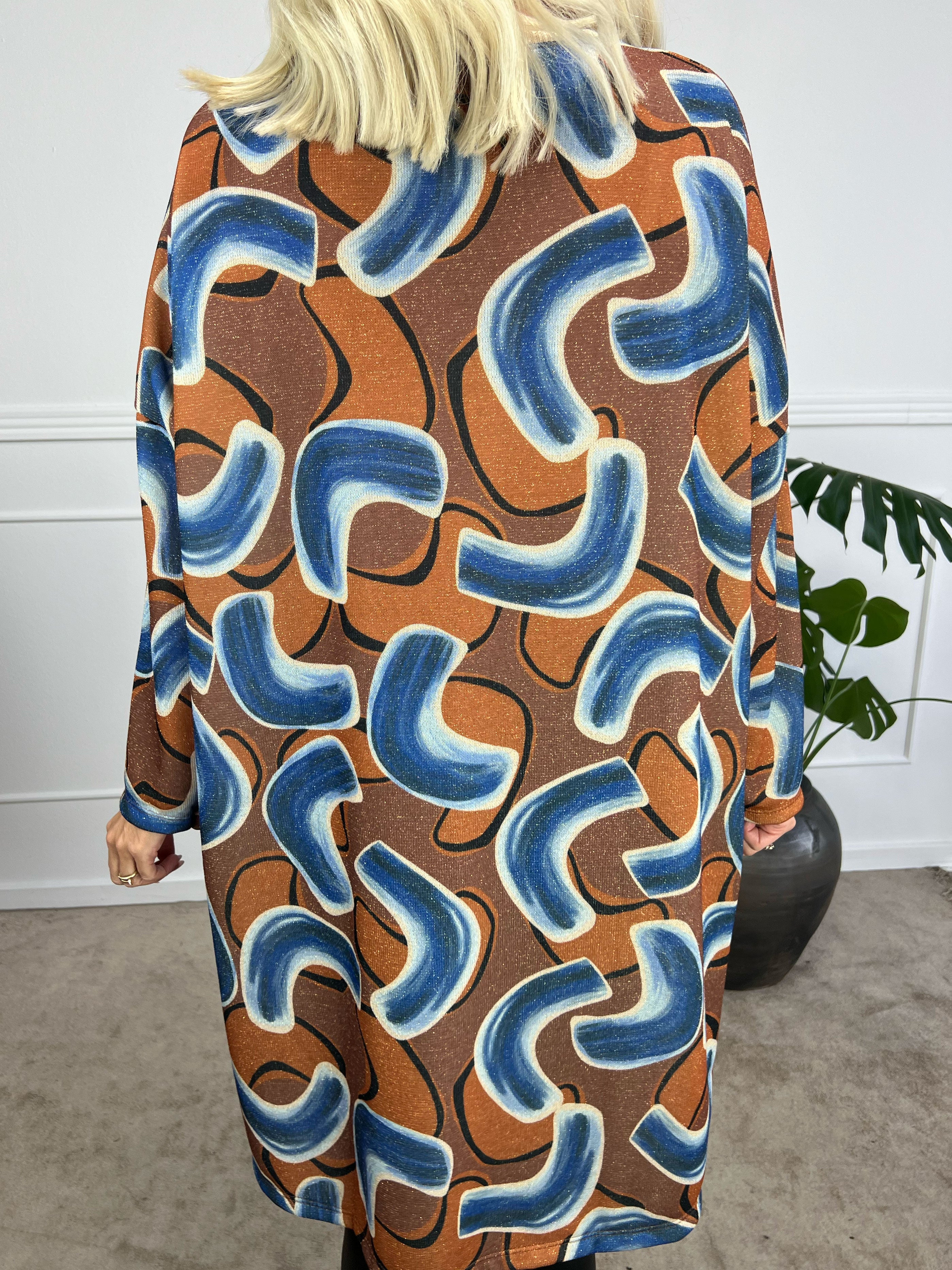 Astria - Mønstret kjole med små glimmertråde